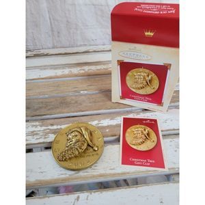 Hallmark Xmas tree gift clip Santa 2002 ornament Xmas holiday tree